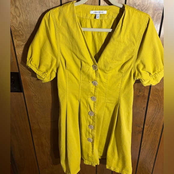 Yellow Button-Up Dress - Picture 5 of 9